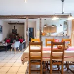 לינה וארוחת בוקר Chateau Besson