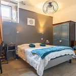 לינה וארוחת בוקר Chateau Besson