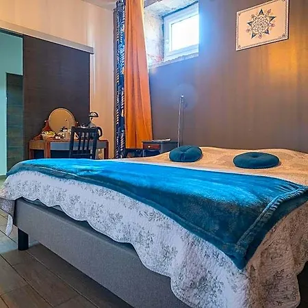 Couette-café Château Besson Desertines (Allier)